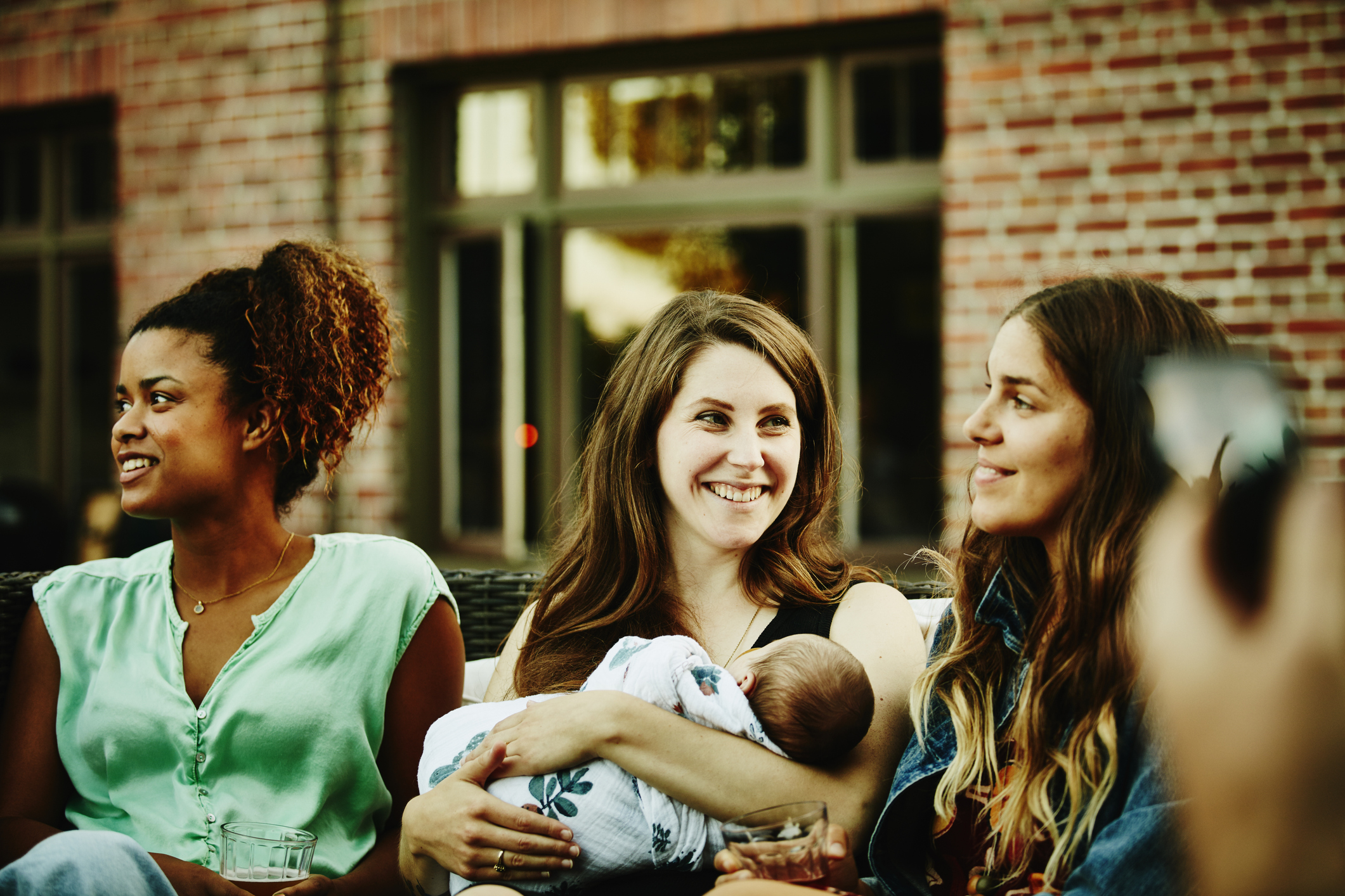 Echo de menos mi antigua vida: hablan las mujeres que se arrepienten de  ser madres