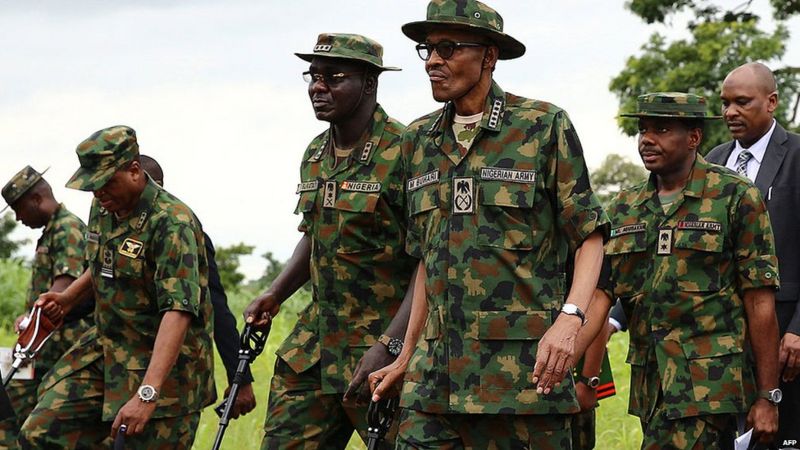Buhari da Buratai cikin kakin soja