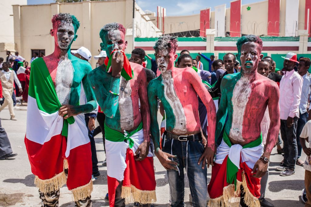Somalilandeses celebrando la declaración de independencia.