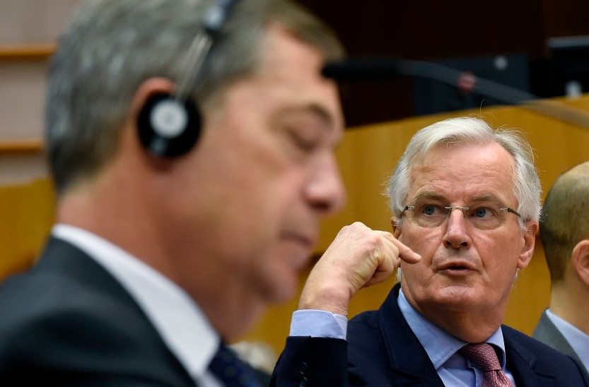 Nigel Farage (L) and Michel Barnier