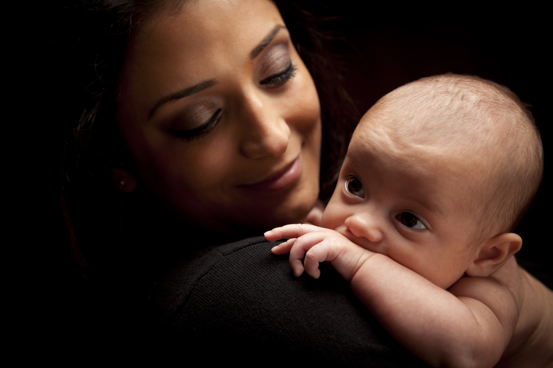 Una madre con un bebé