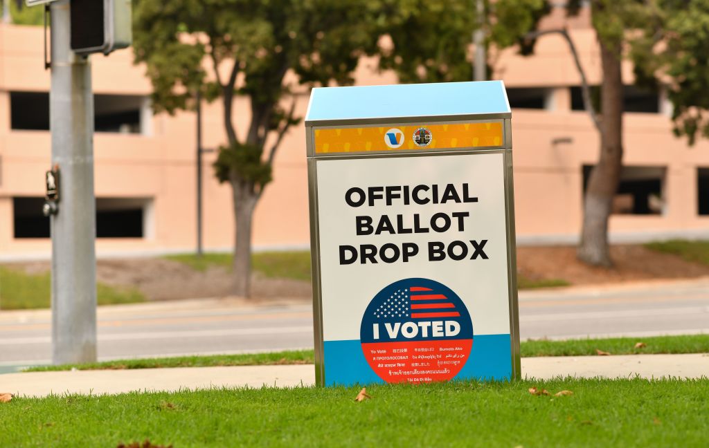 Una caja para depositar el voto