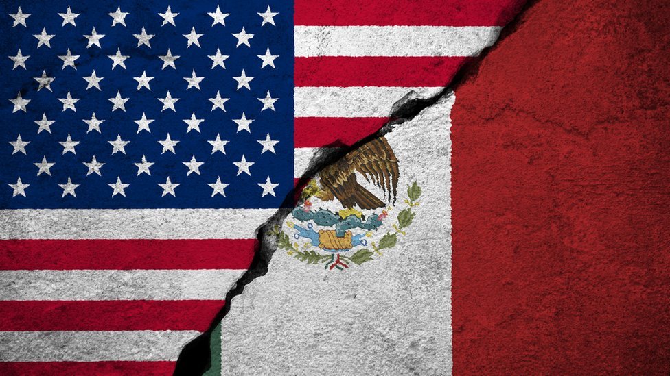 Bandera de Estados Unidos y de México unidas.