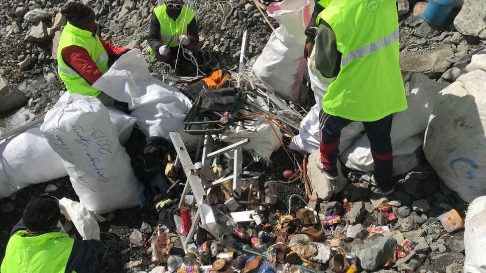 सगरमाथा क्षेत्रमा फोहोर