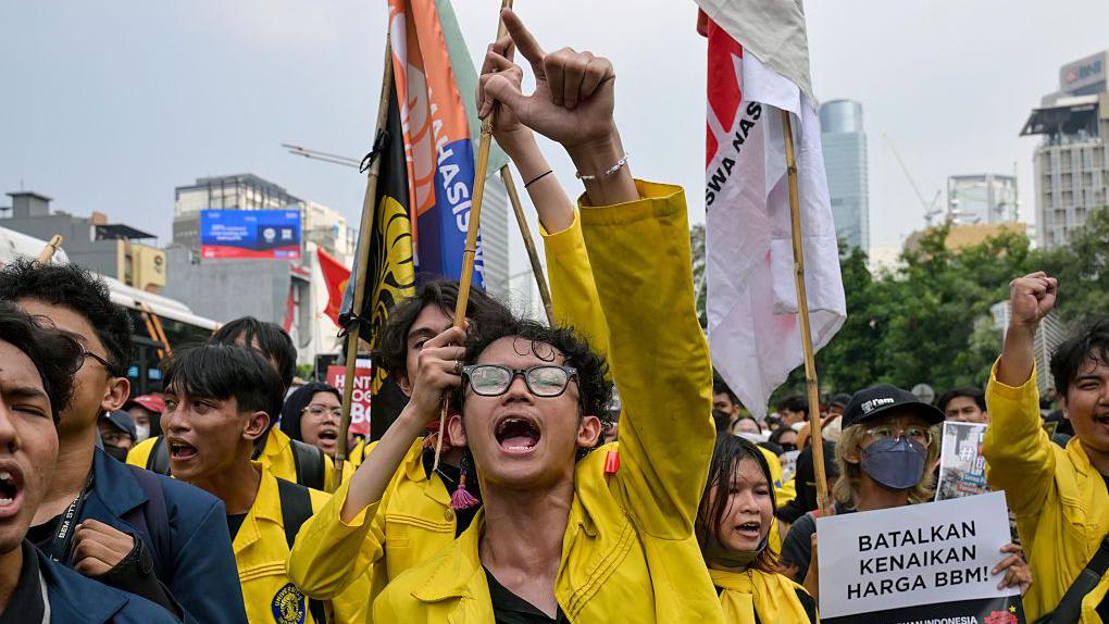 Indonesia: Students march in Jakarta against state spending, fuel price hike