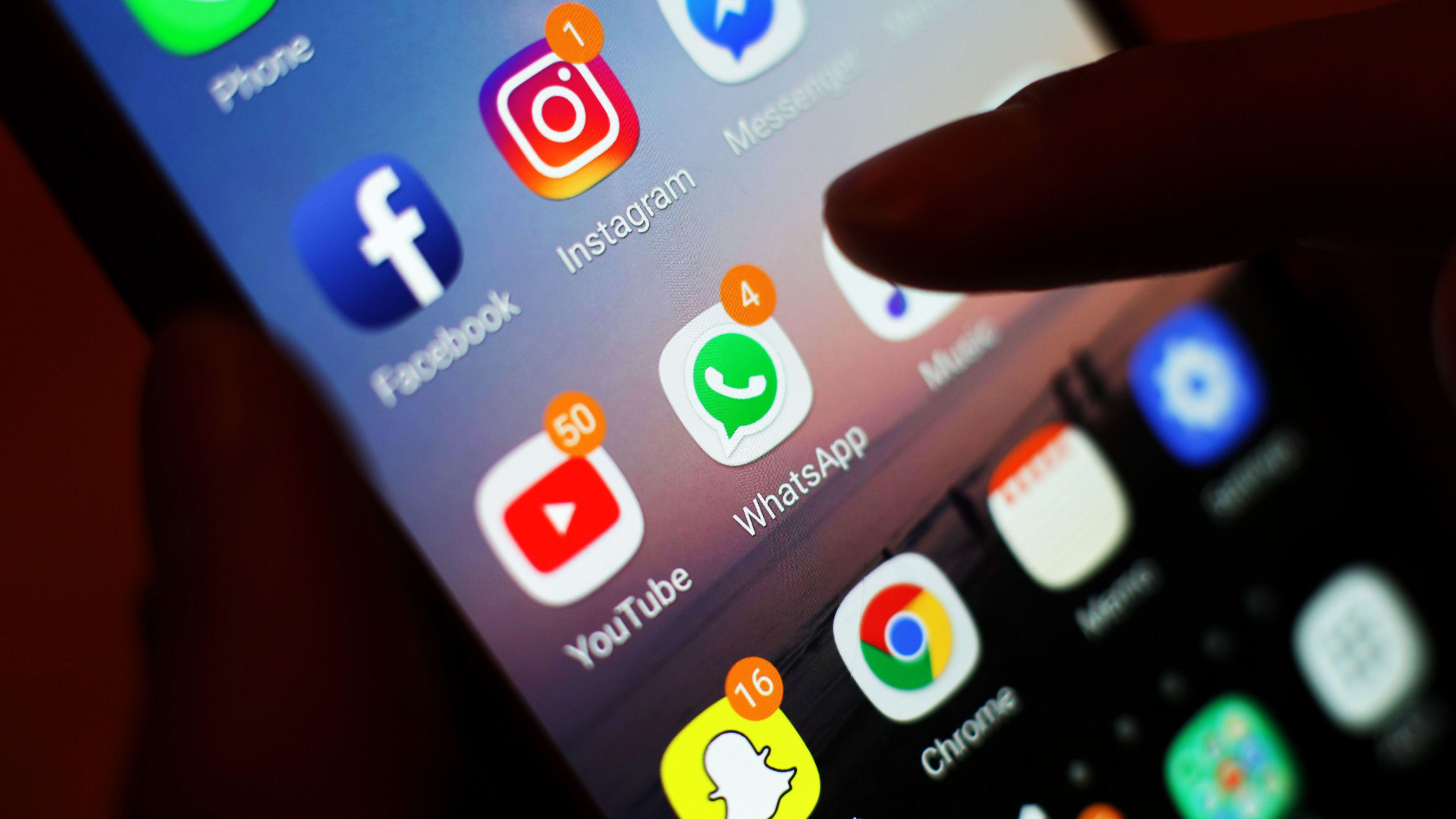 House of Lords Votes to Ban Social Media for Under-16s in Schools Bill Amendment