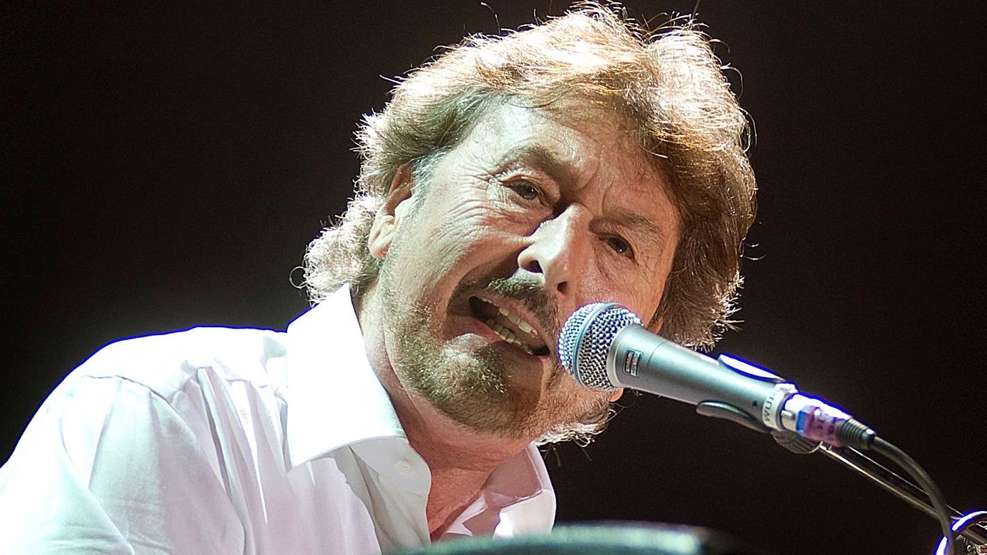 Rick Davies: Supertramp singer and co-writer dies at 81