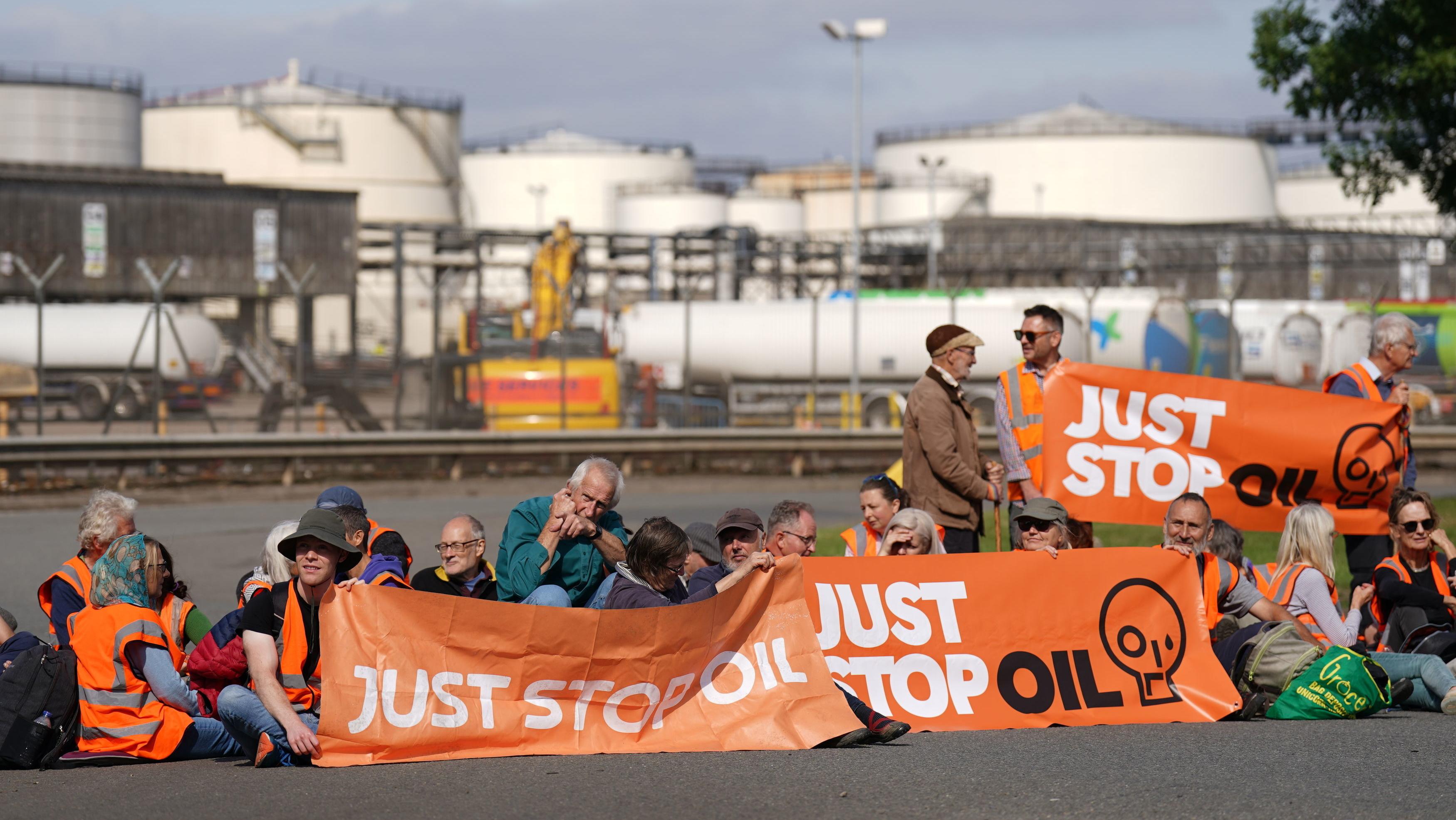 Lefties Losing It: Frustrated man gives Just Stop Oil protesters a 'reality  check