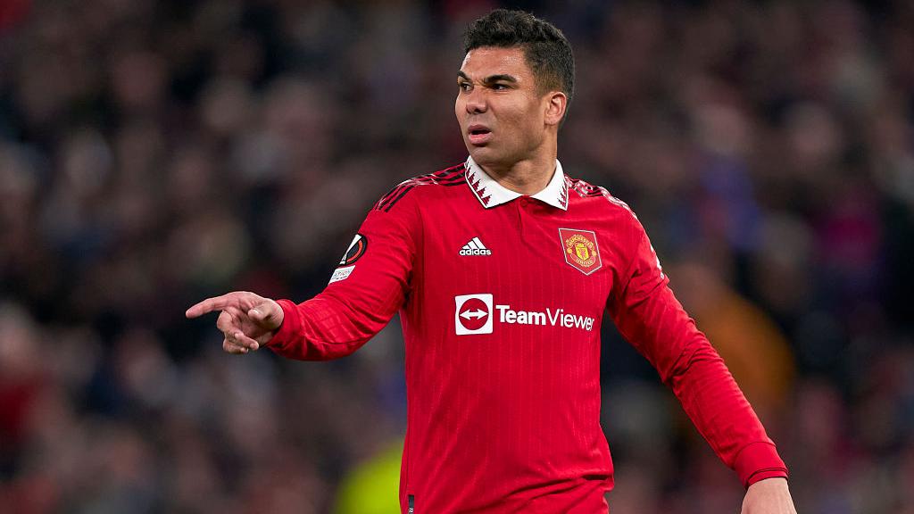 Casemiro: Manchester United make an approach to sign Real Madrid midfielder  - BBC Sport