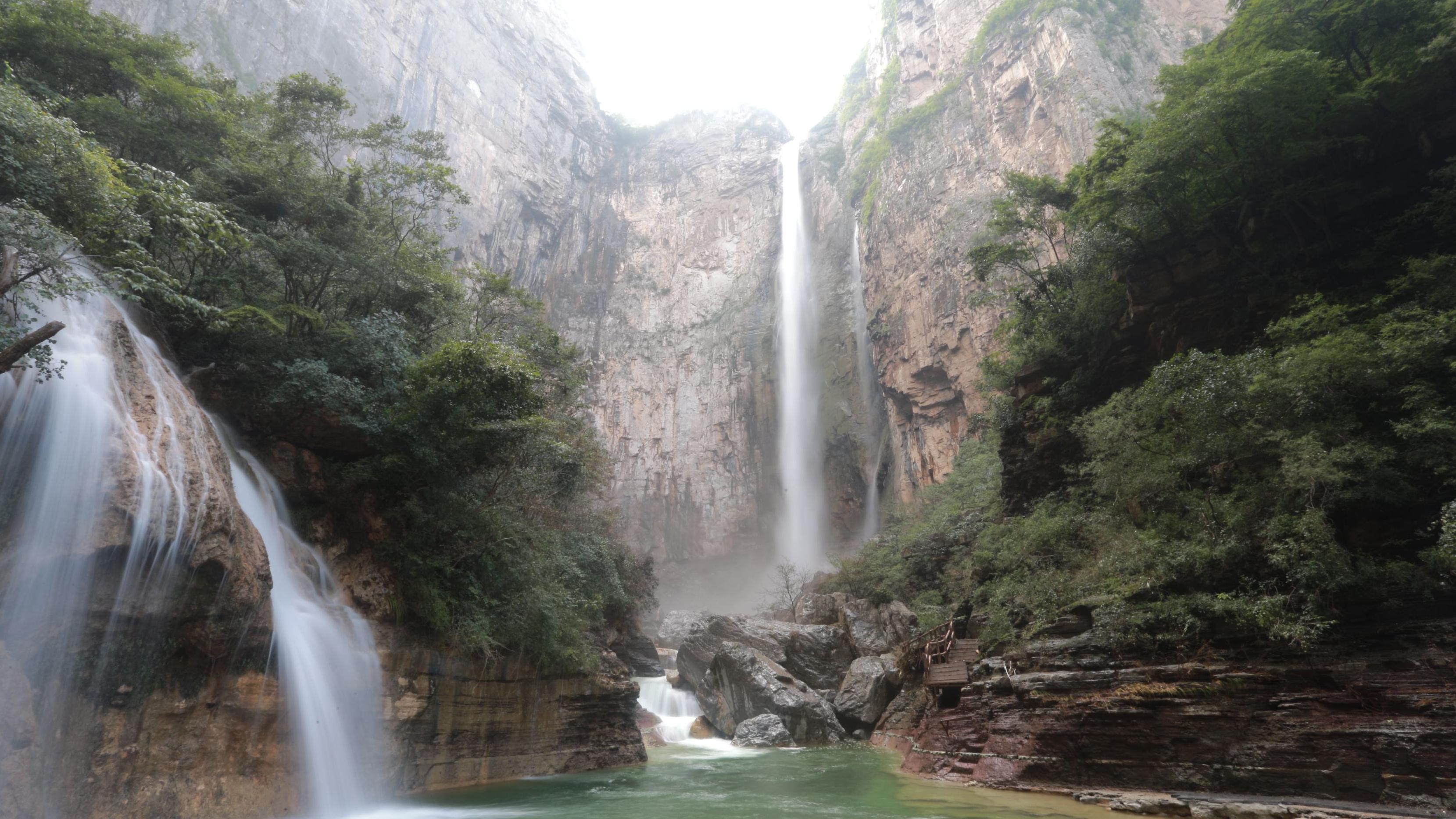 Yuntai: Hiker finds pipe feeding China's tallest waterfall