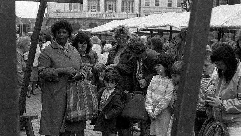 EUROPEAN PHOTOGRAPHY 81 1981年写真作品集 Late photographer's images of 1980s Walsall go on display