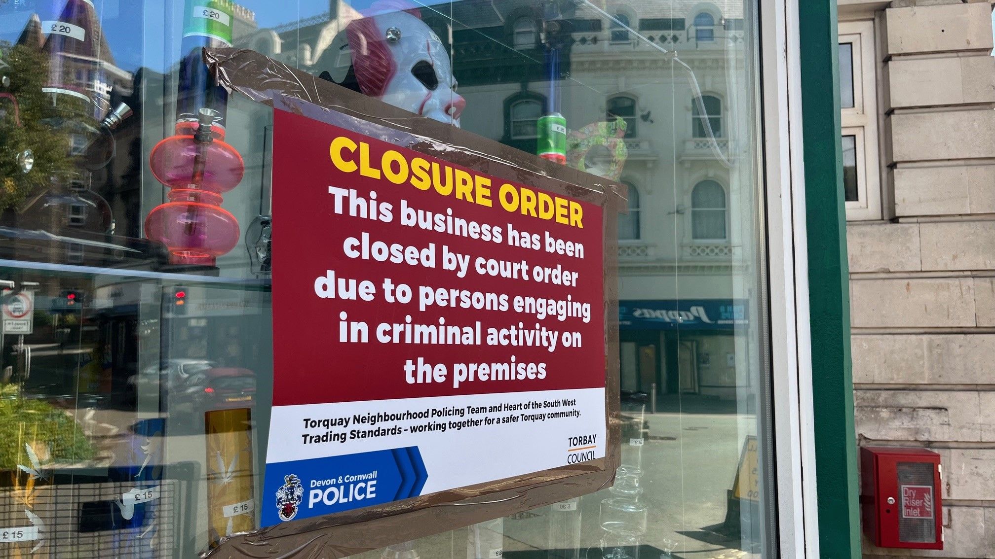 Police close shops in Torquay and Paignton vape and tobacco raids - BBC News
