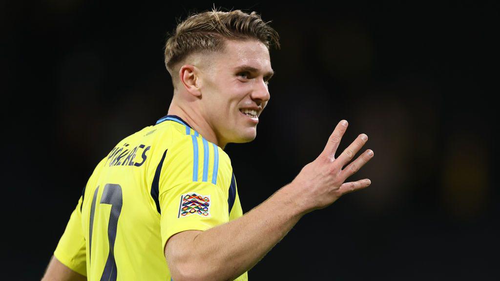 Viktor Gyokeres scores four as Sweden crush Azerbaijan in Nations League -  BBC Sport