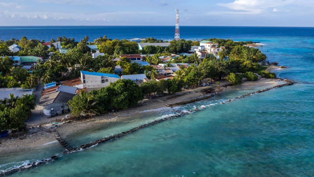Maldives bans smoking for younger generations