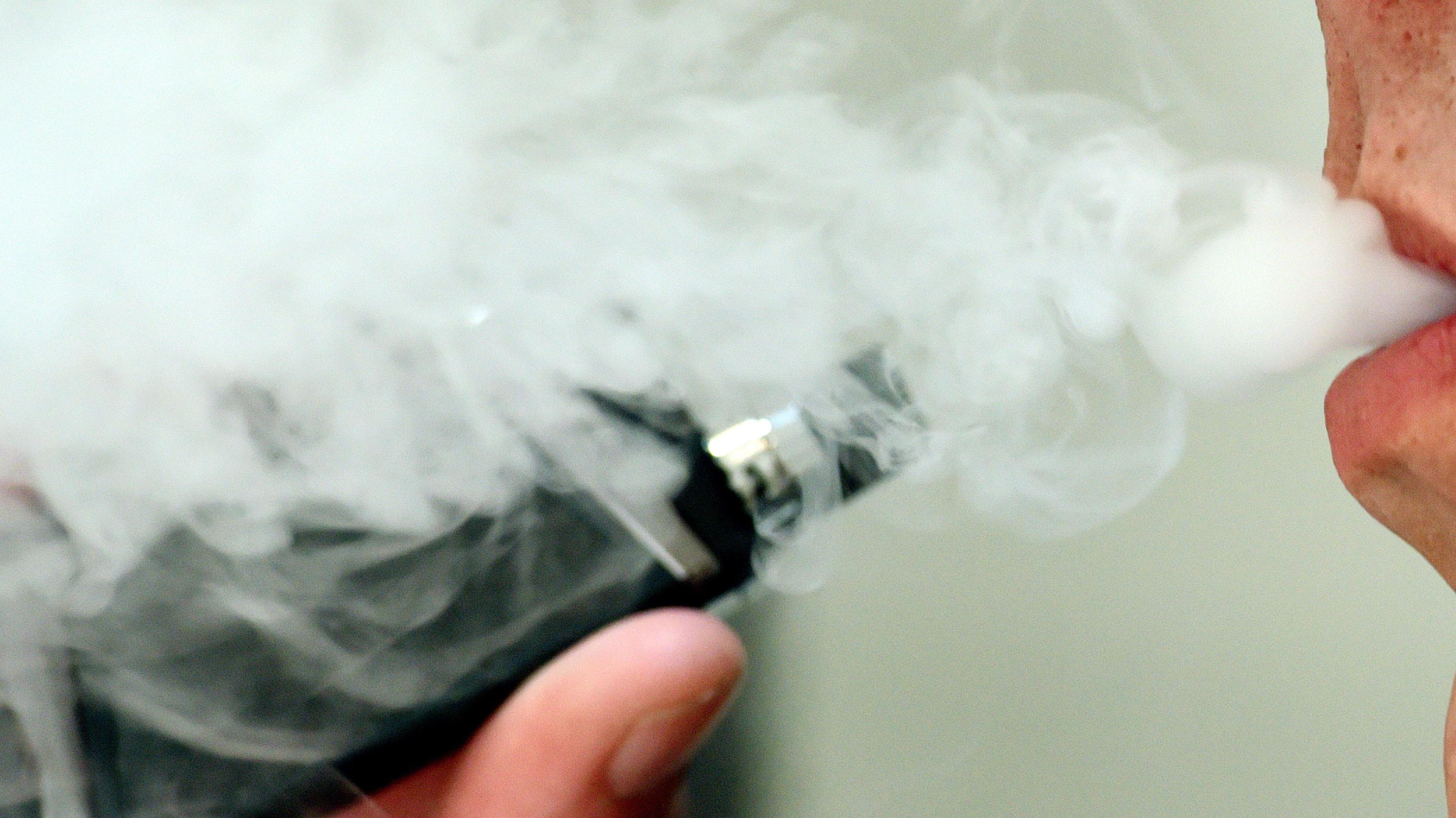 Cannabis THC vapes a 'threat to younger generation' in Bradford - BBC News