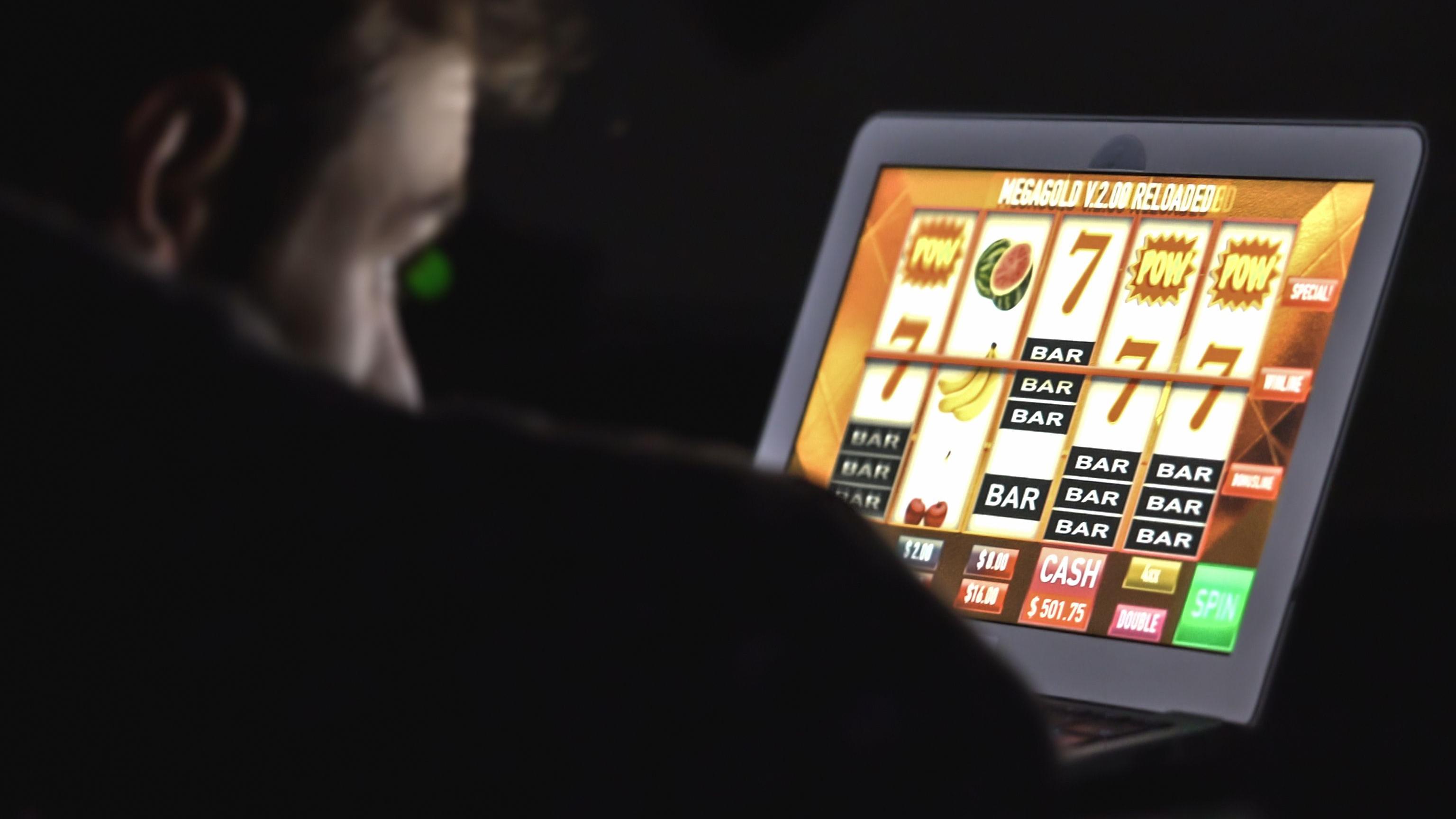 From Hobby to Profession: Turning online casino sg into Income