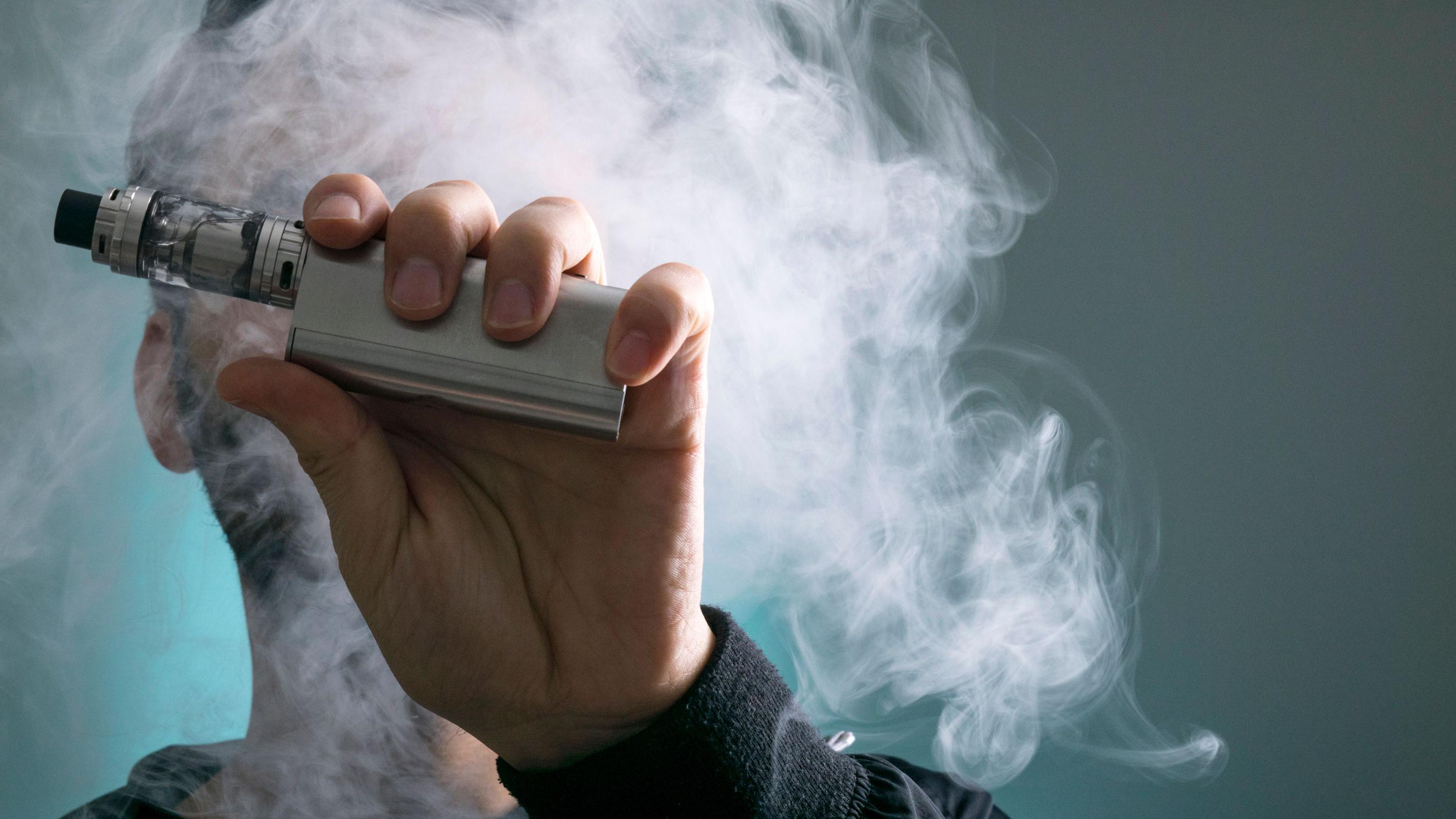 vape shops that don't id Arizona: TV station goes to 10 vape shops