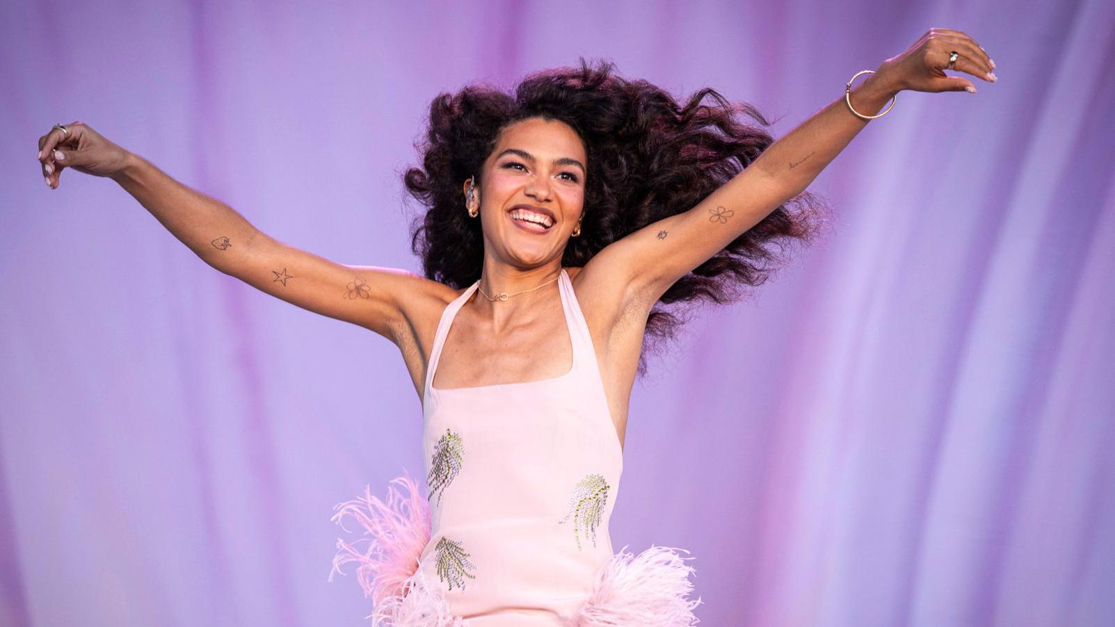 Big Weekend: Olivia Dean brings the curtain down with 'magic' set