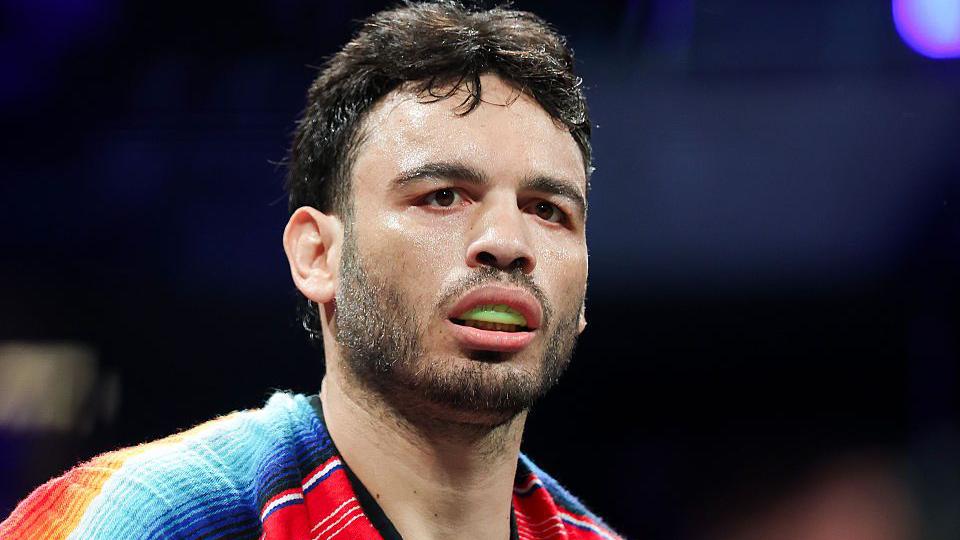Julio Cesar Chavez Jr jailed in Mexico after deportation from US - BBC Sport