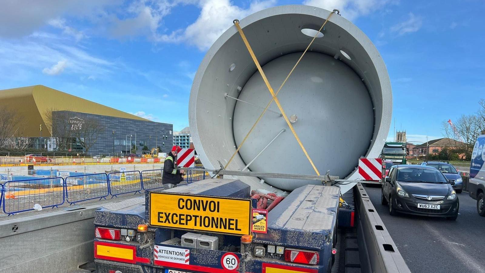 A63 Hull traffic delays as HGV gets stuck in roadworks