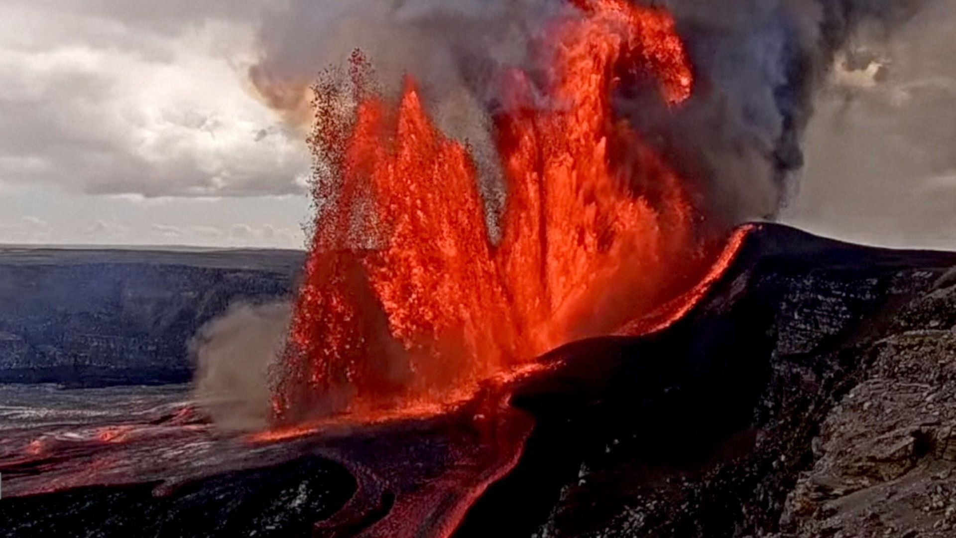 Mount Kilauea: One of the world's most active volcanoes erupts again in  Hawaii - BBC Newsround