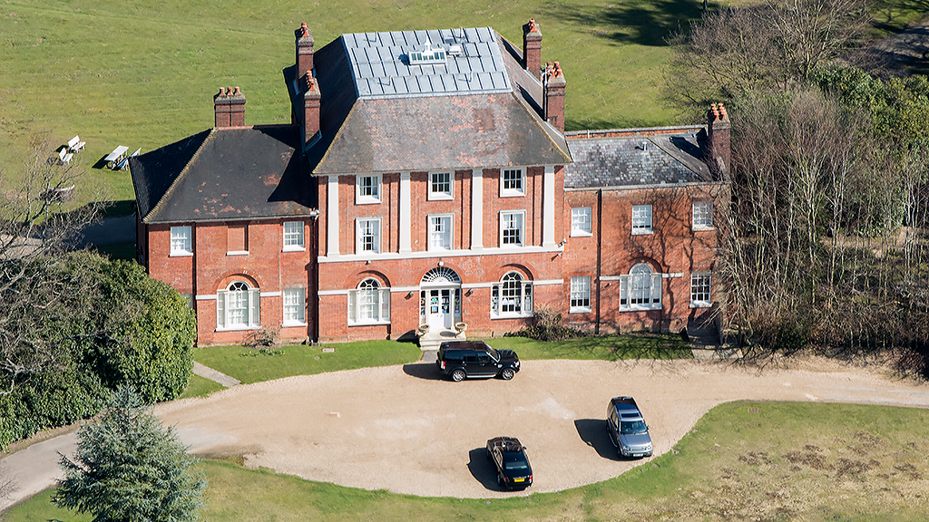 William and Kate set to move to new Windsor home Forest Lodge for 'fresh start' - BBC News
