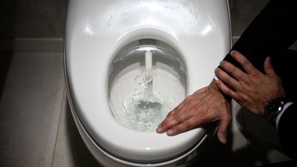 Japan Toto says do not wipe toilet seats with toilet paper