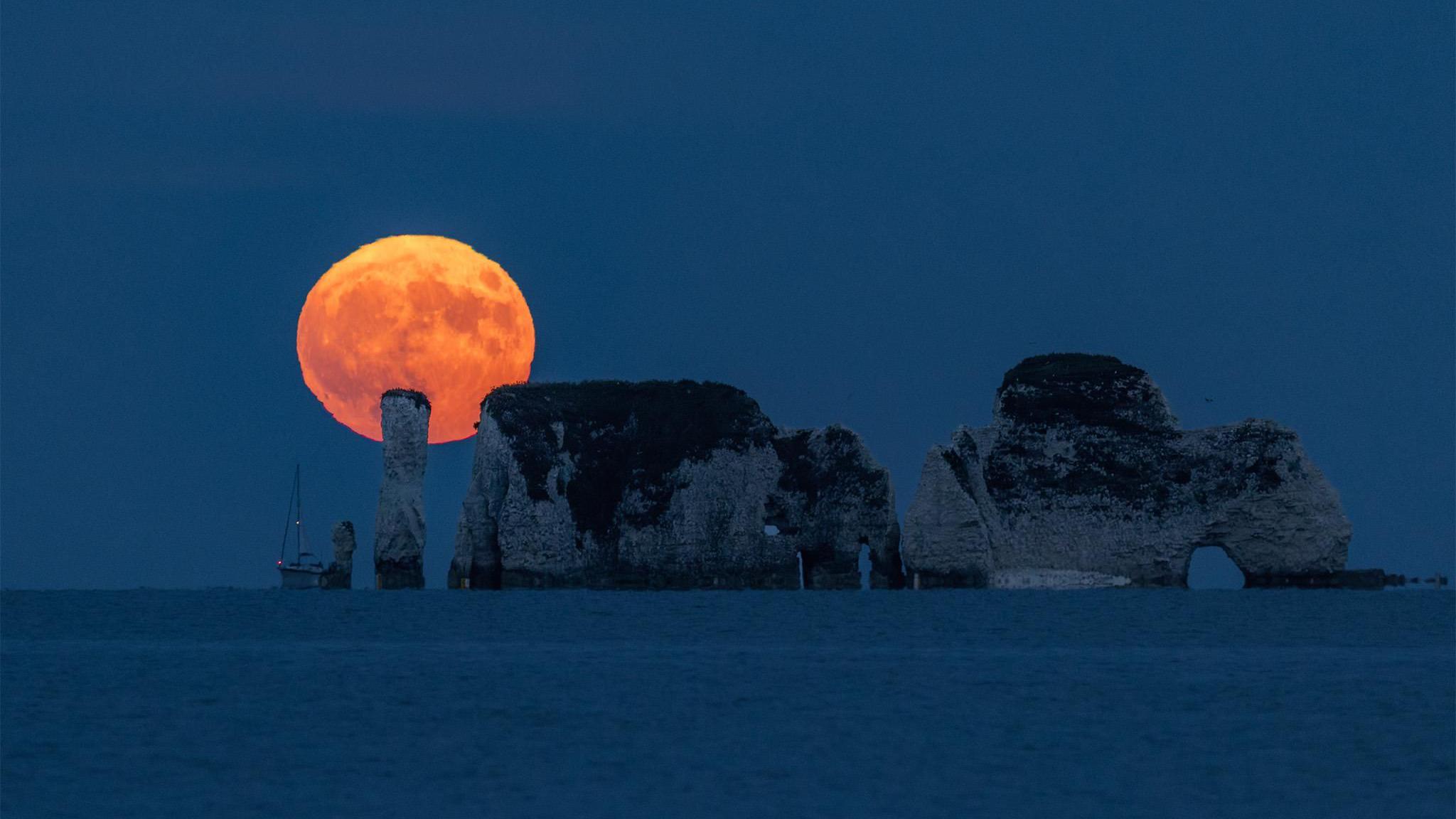 15th Anniversary BENI “NEW MOON” LIVE June 2026 full Moon: Strawberry Moon lights up UK sky - BBC Weather