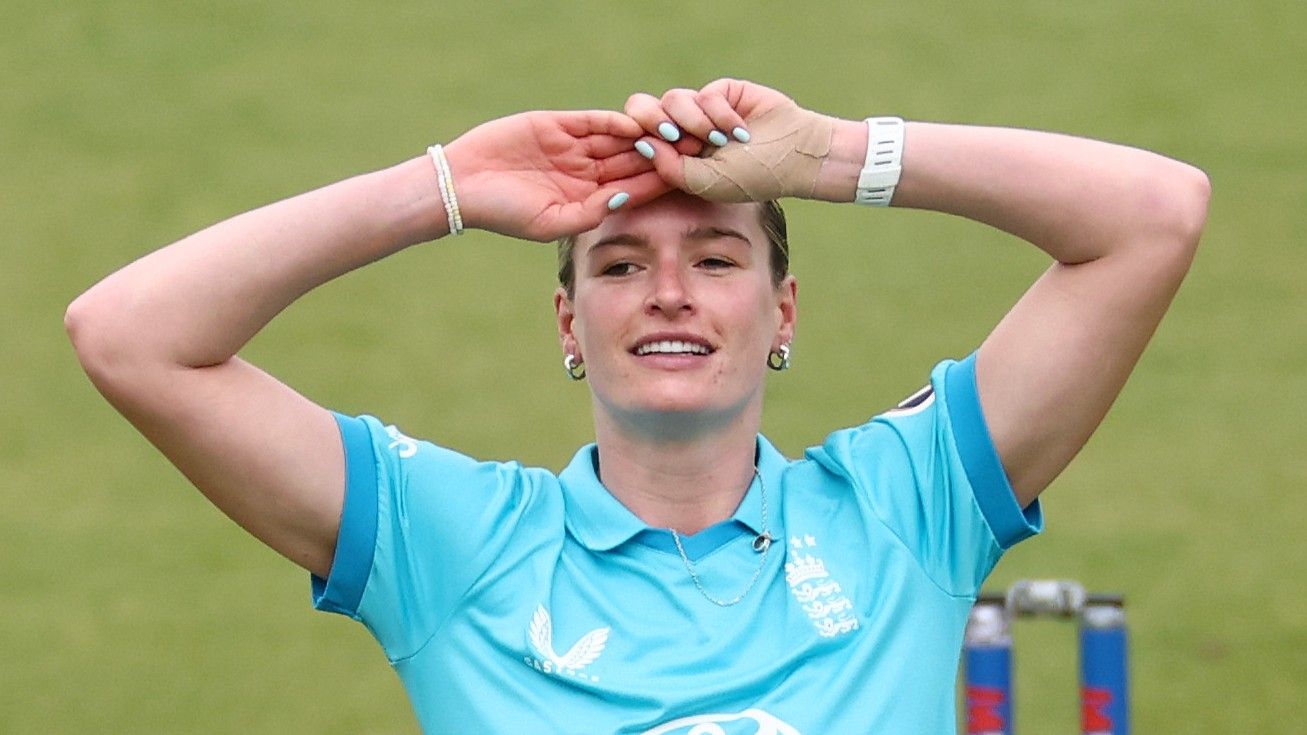 England vs New Zealand: Tourists seal 17-run win via DLS to level ODI  series - BBC Sport