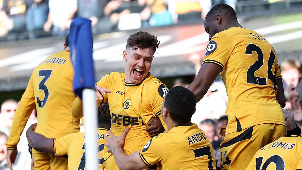 Wolves news: Alan Shearer praises 'nuisance' Jorgen Strand Larsen