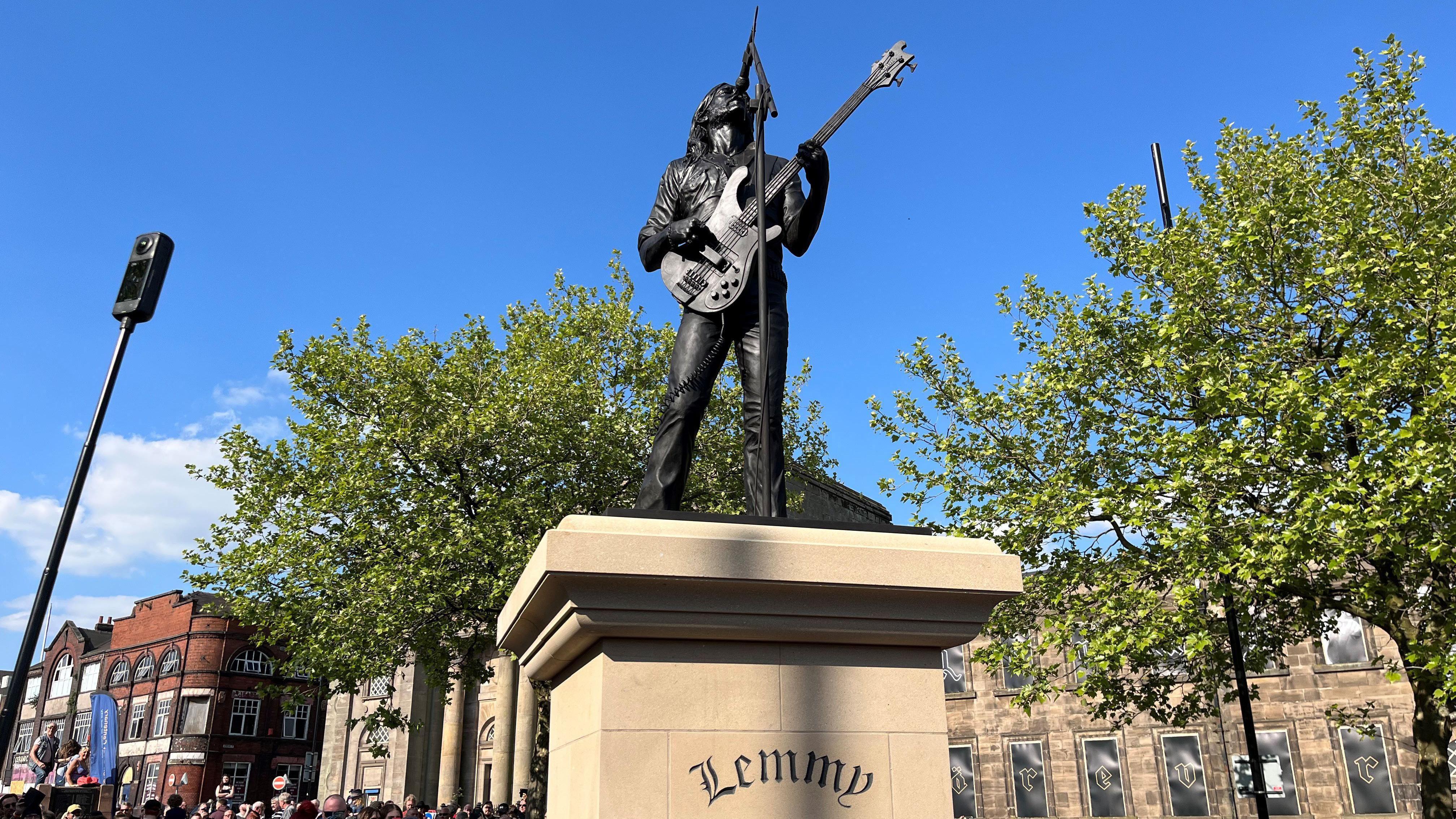 Artist behind Burslem statue of Lemmy Kilmister receives award
