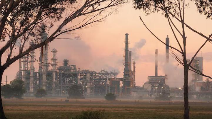 Geelong fire: Blaze at Australian oil refinery to affect petrol supplies