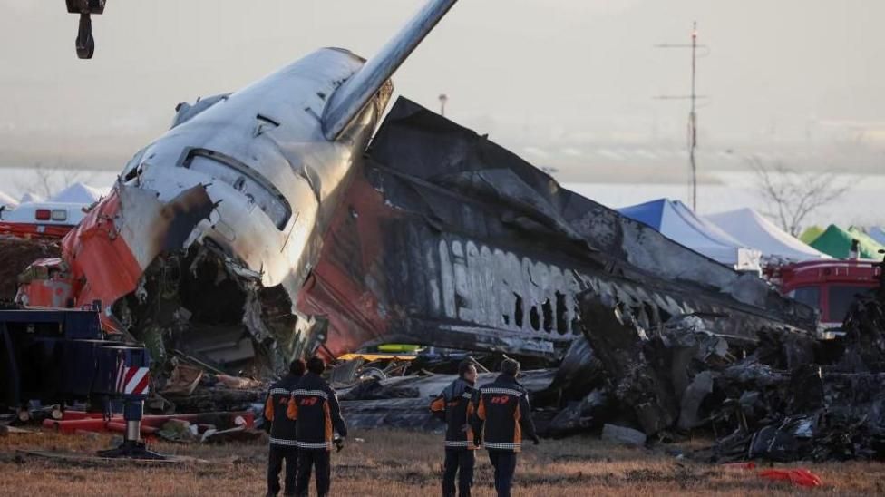 South Korea air crash recorders missing final minutes - BBC News