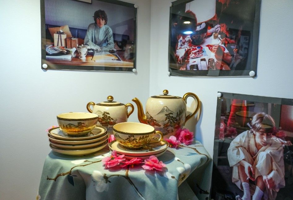 Beatles museum exhibits George Harrison's Japanese tea set - BBC News