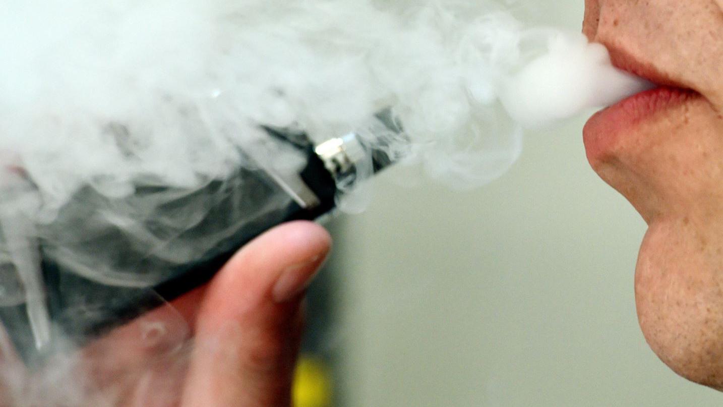 Laws to stop under 18s vaping take first steps in House of Keys