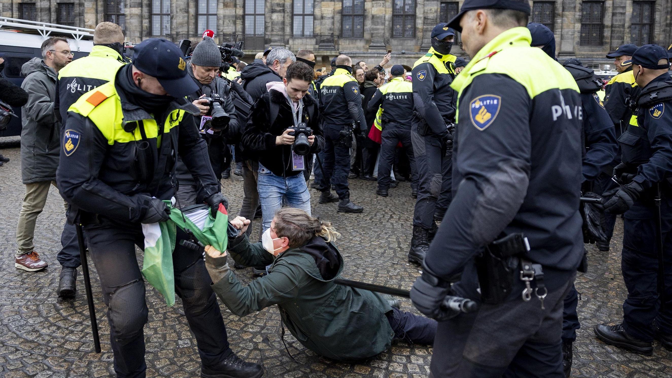 Amsterdam: Dozens detained after protesters defy mayor's ban