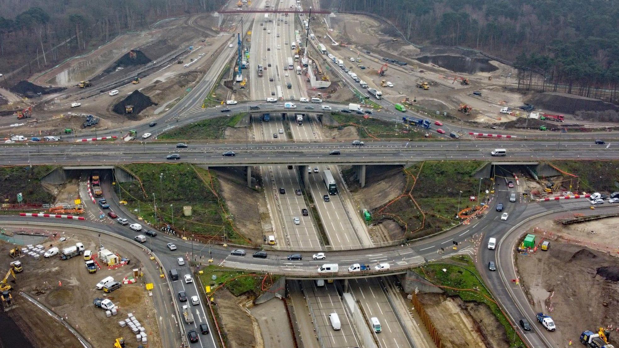 Surrey M25 closure Ignore sat navs and follow diversions drivers