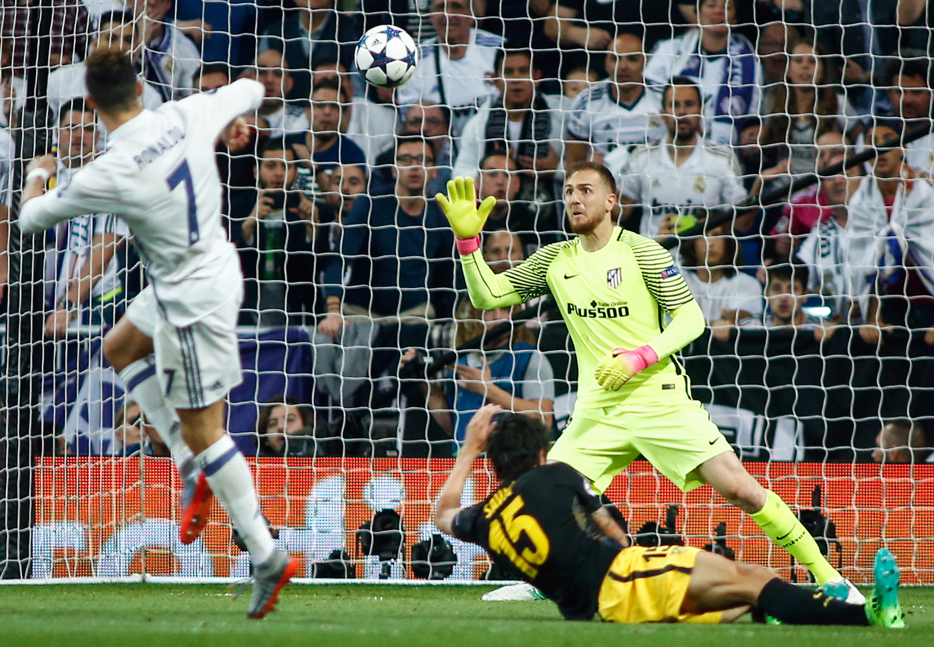 Cristiano Ronaldo Hatrick Goal - Real Madrid vs Atletico Madrid 3-0 UCL  02/05/2017 HD animated gif