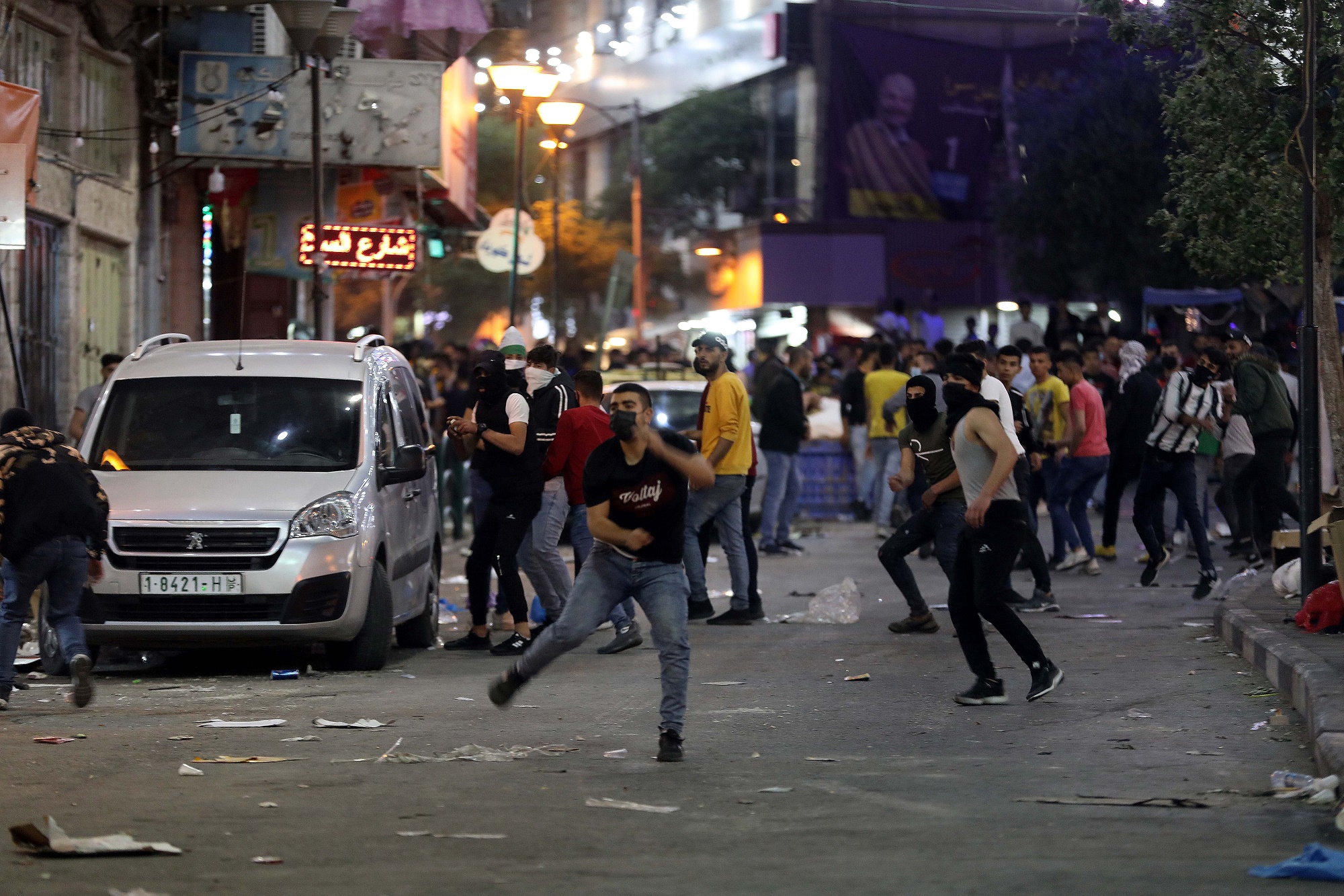 مقتل قادة عسكريين من حماس في غارات إسرائيلية على غزة وواشنطن توفد مبعوثا للحض على وقف التصعيد Bbc Arabic