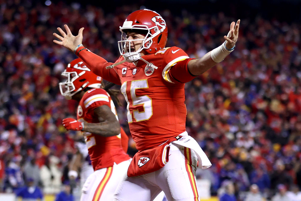 Buffalo Bills 36-42 Kansas City Chiefs: Patrick Mahomes throws