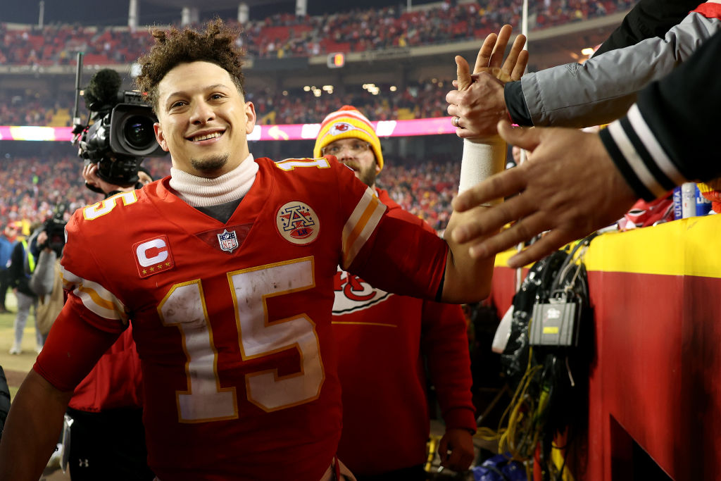 NFL play-offs: Kansas City Chiefs and Los Angeles Rams win thrillers - BBC  Sport