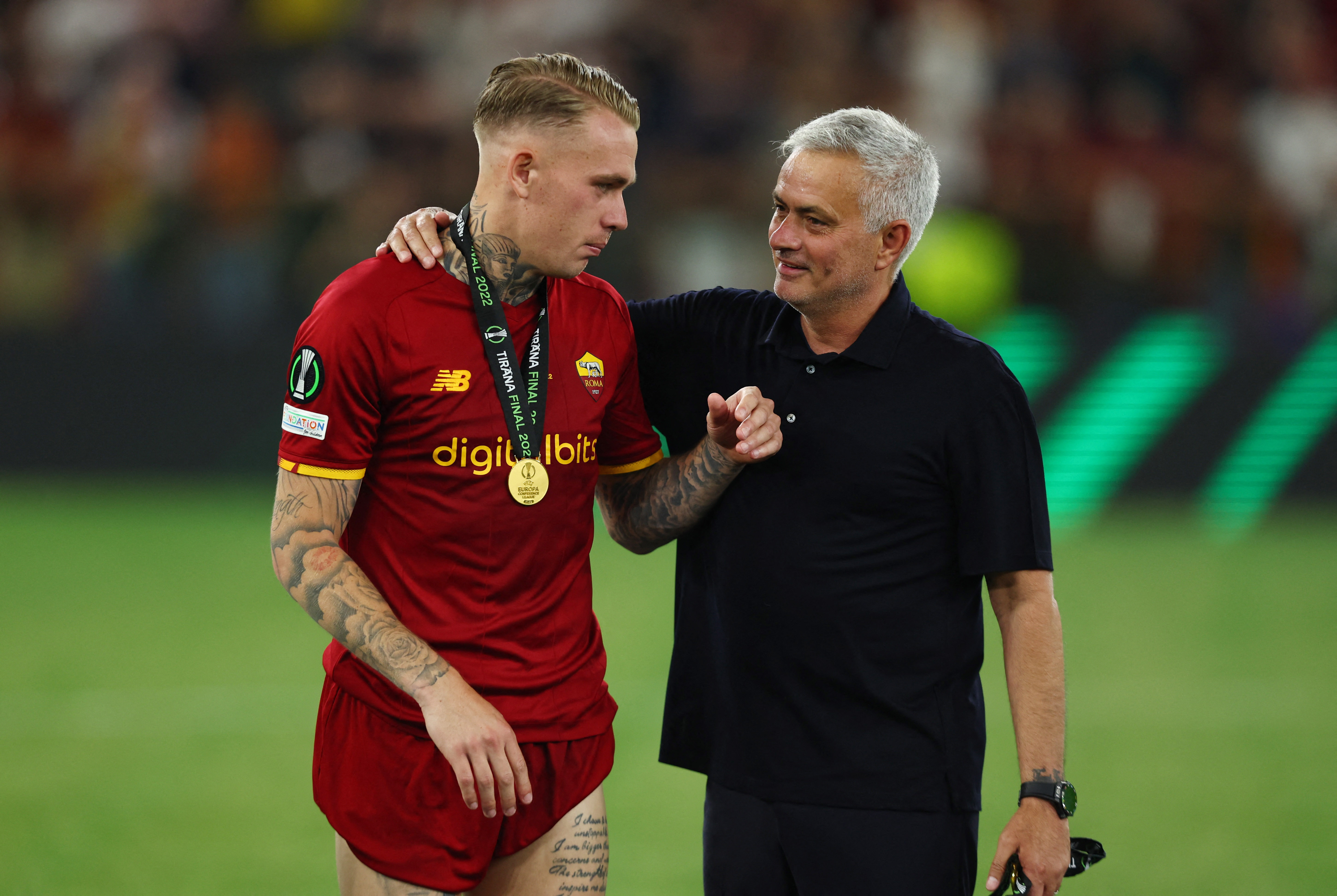 DStv - FUTEBOL IMBATÍVEL! Roma e Feyenoord fazem a grande final da  Conference League, no Air Albania Stadium, um campo neutro, na Albânia.  Para a Roma, vale a importância de ter o