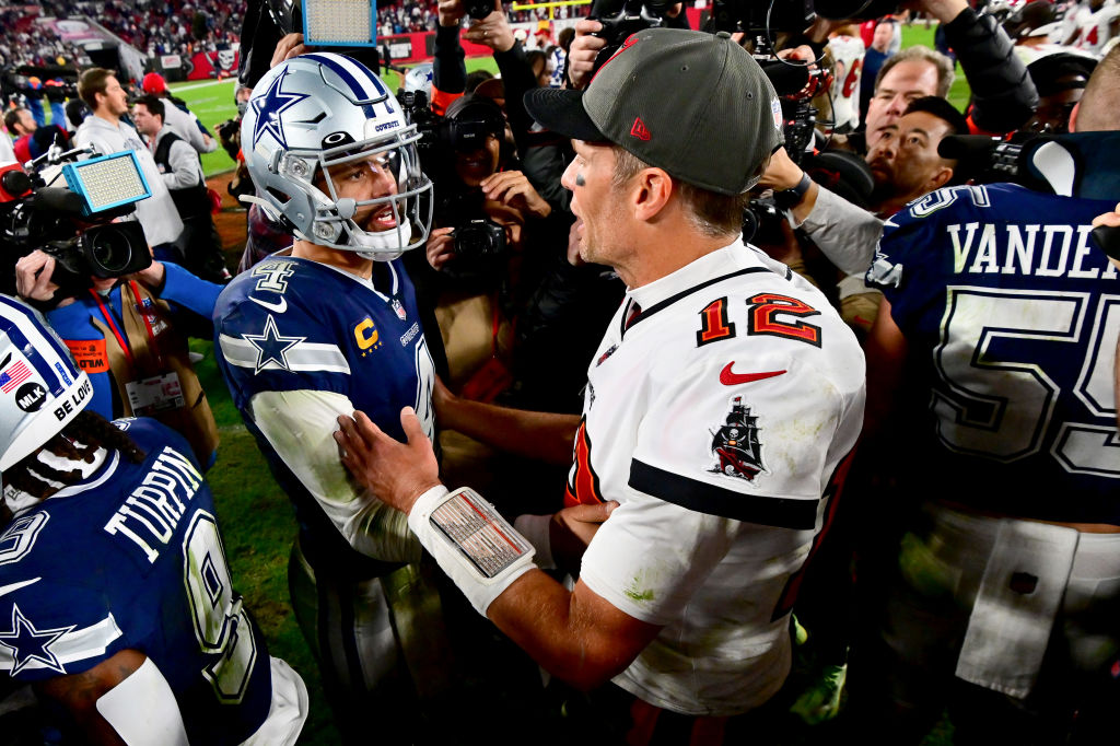 NFL Play-offs LIVE - Dallas Cowboys beat Brady's Buccaneers - Live