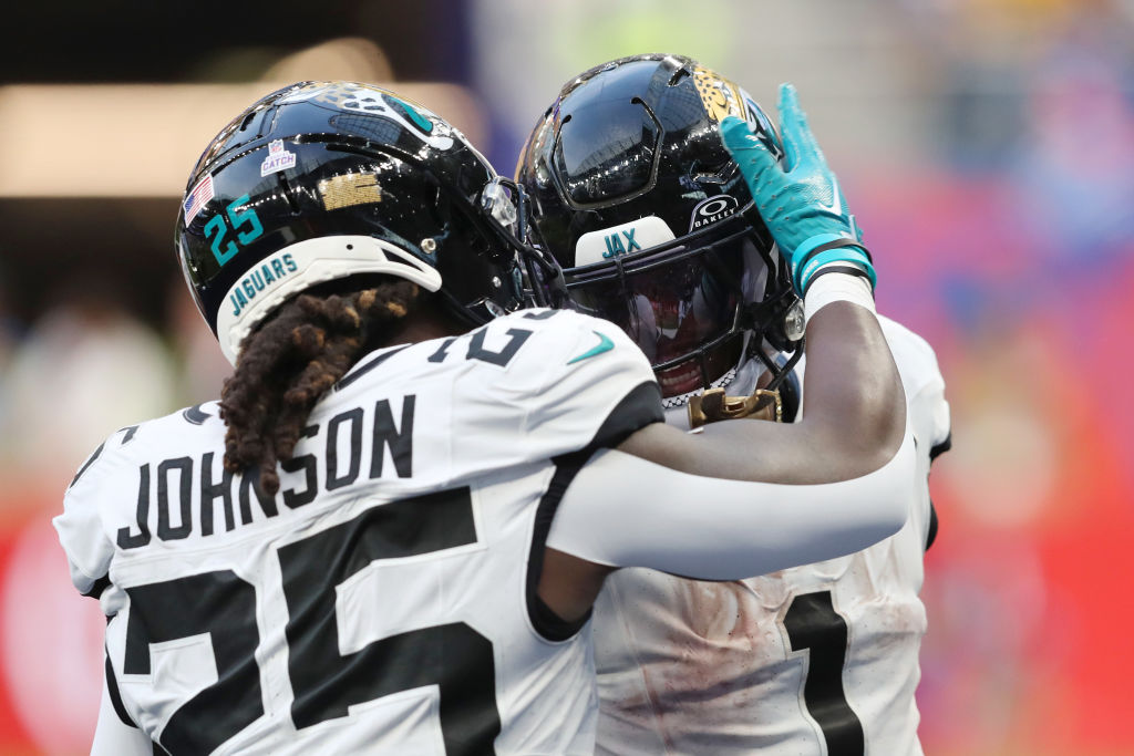 NFL: Denver Broncos twice come from behind to beat Jacksonville Jaguars  21-17 at Wembley - BBC Sport