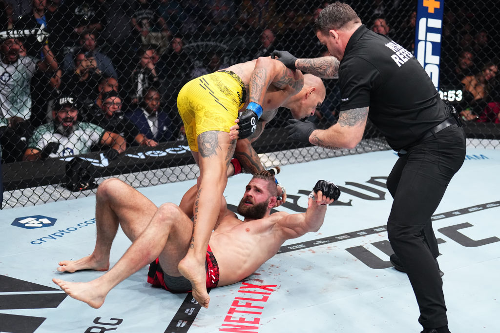 Tom Aspinall wins UFC interim heavyweight title with 69-second knockout, Sports News