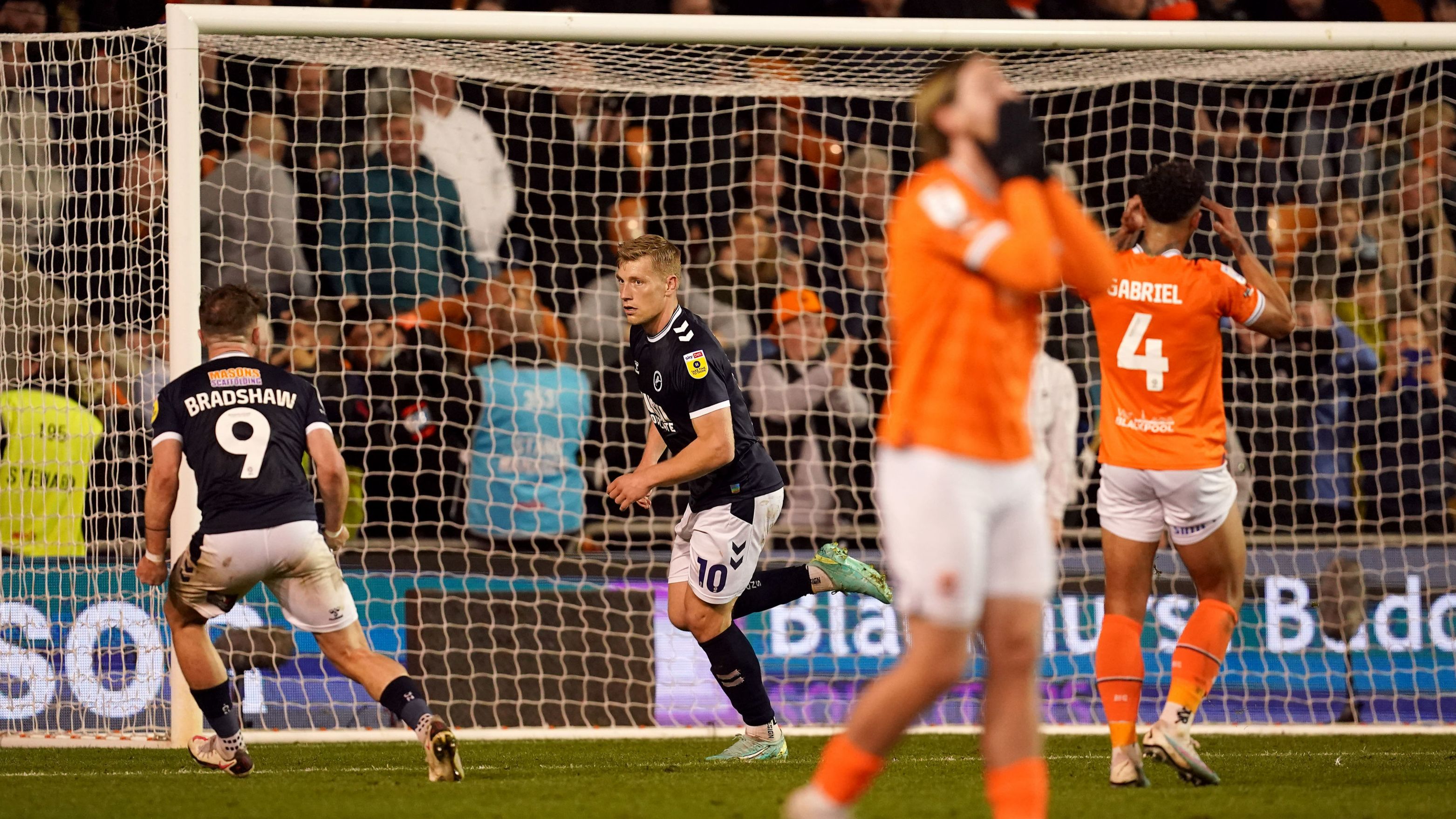 Millwall: Ryan Leonard and Tom Bradshaw extend Lions deals by further year  - BBC Sport