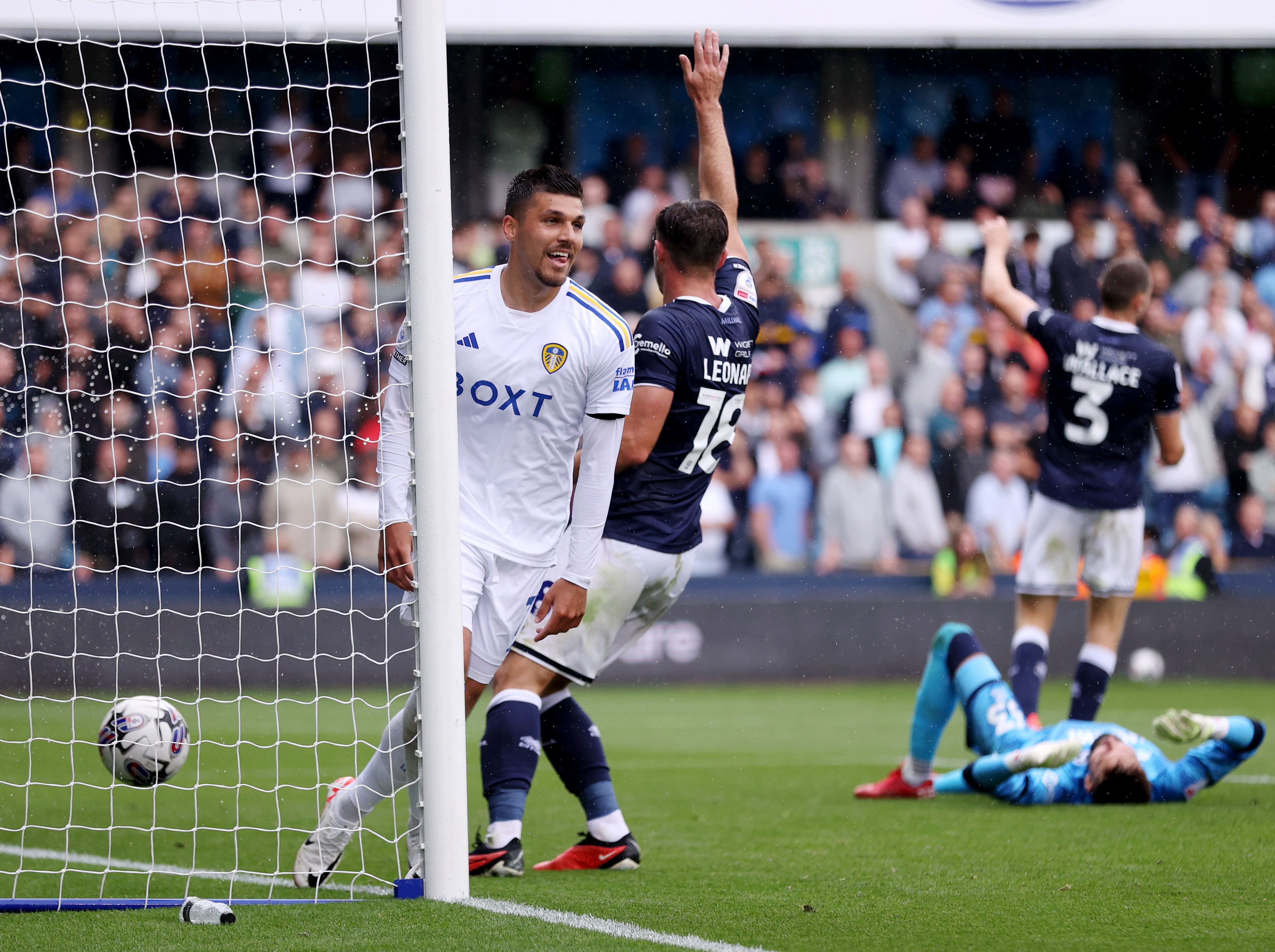 Millwall 0-3 Leeds United: Joel Piroe nets twice as Whites register second  victory - BBC Sport